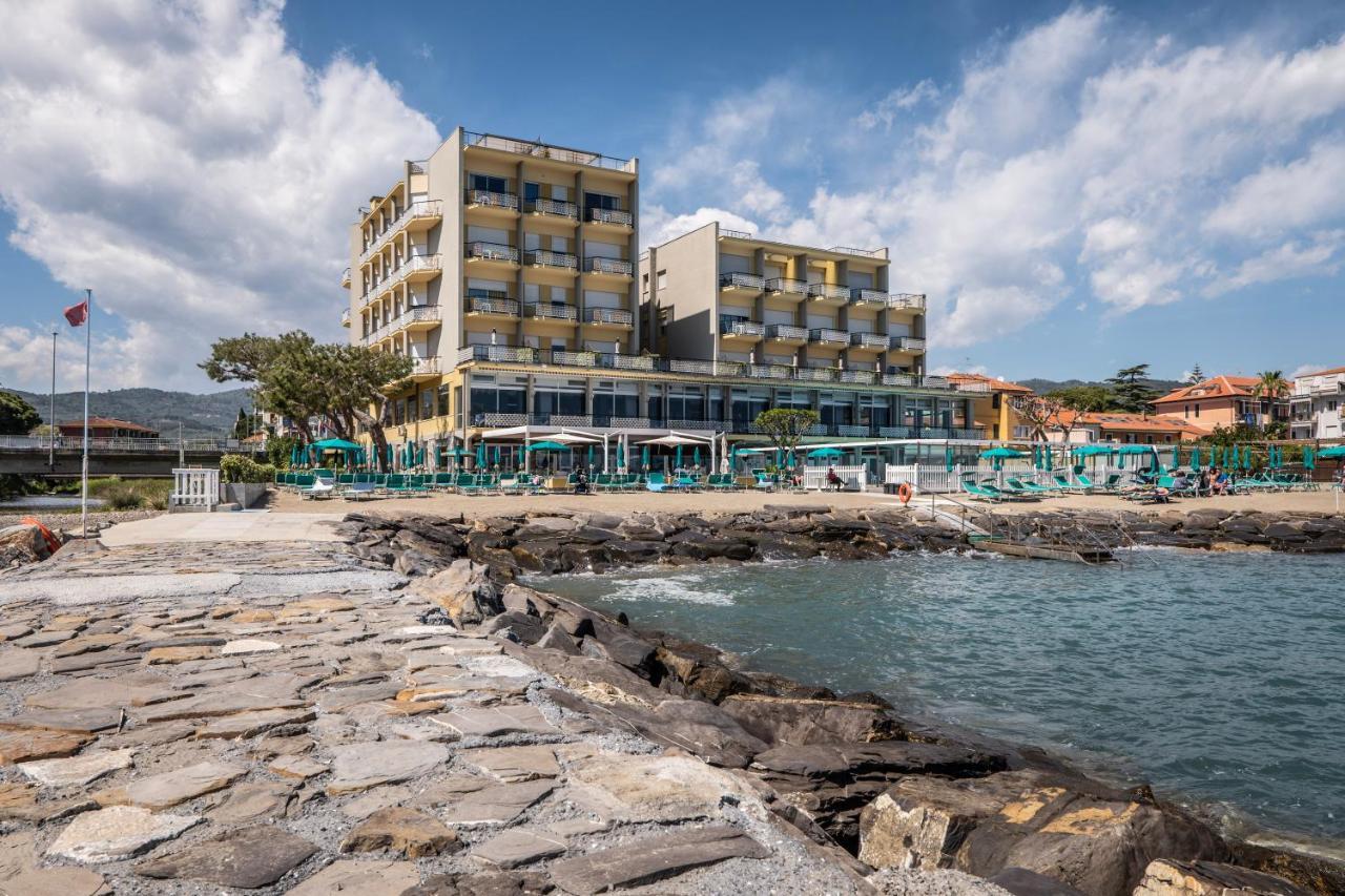 Hotel Bellevue Et Mediterranee Diano Marina Exterior foto