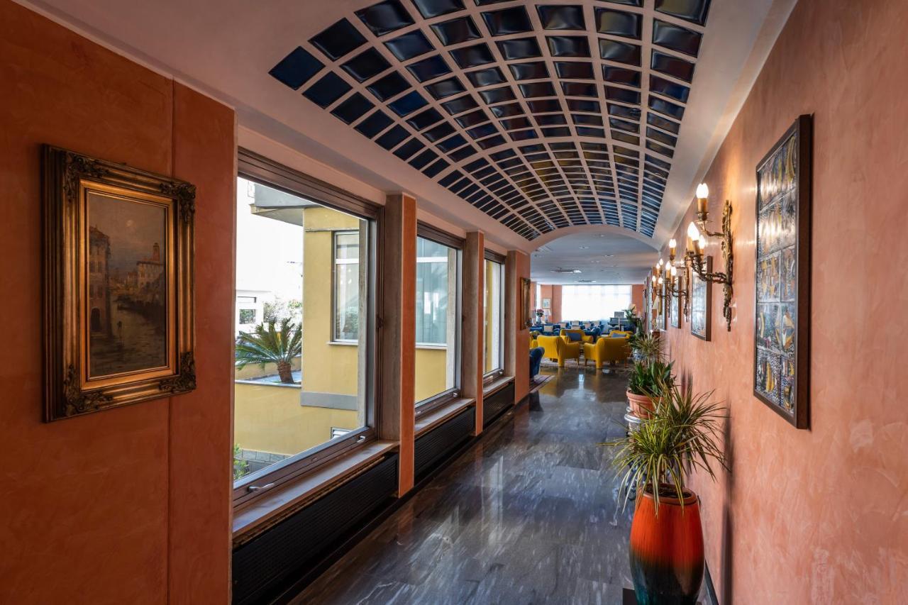 Hotel Bellevue Et Mediterranee Diano Marina Exterior foto