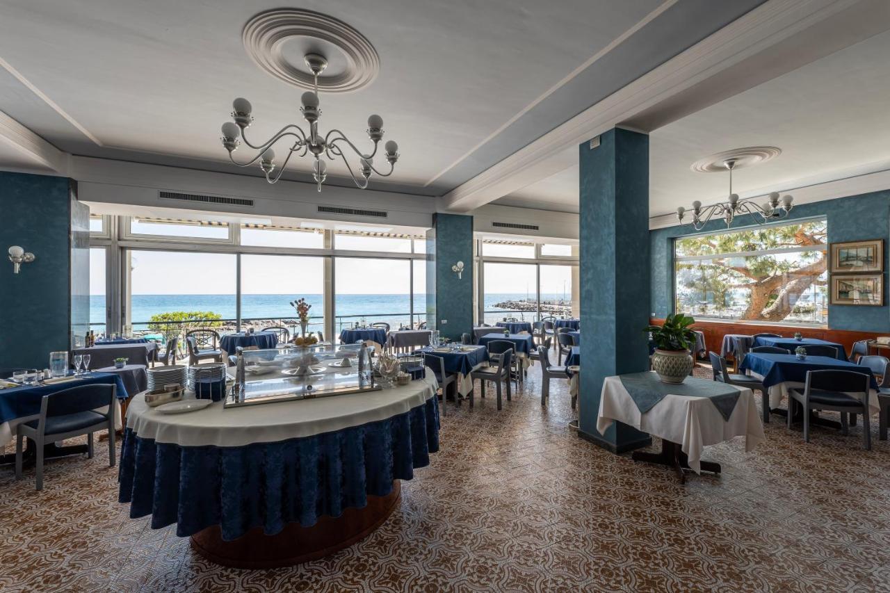Hotel Bellevue Et Mediterranee Diano Marina Exterior foto