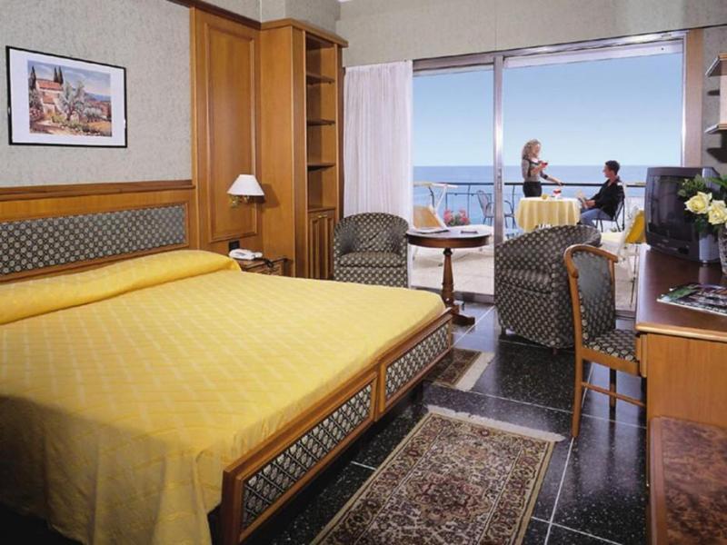 Hotel Bellevue Et Mediterranee Diano Marina Exterior foto