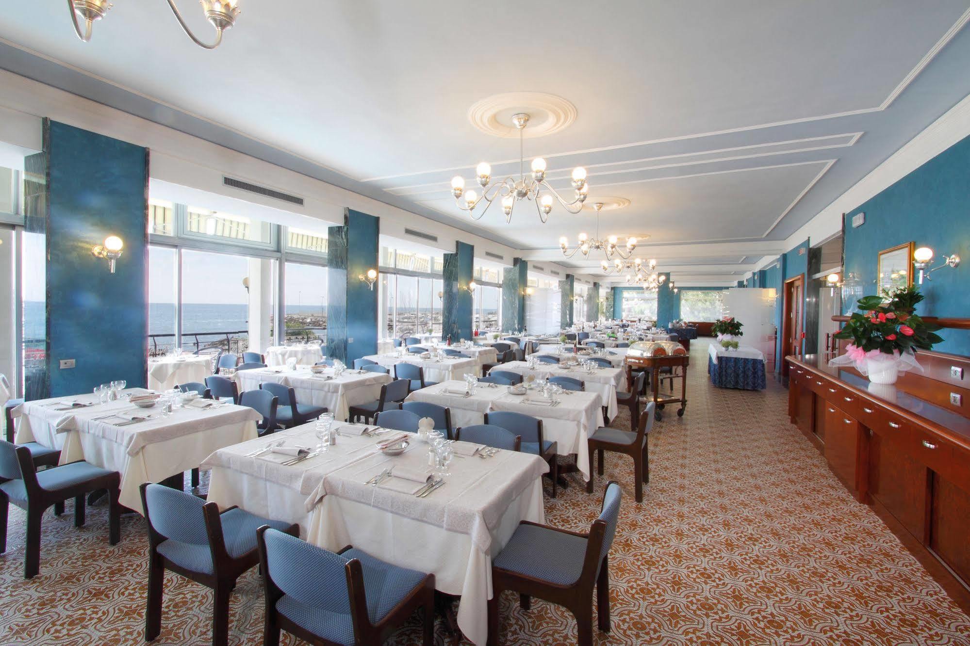 Hotel Bellevue Et Mediterranee Diano Marina Exterior foto