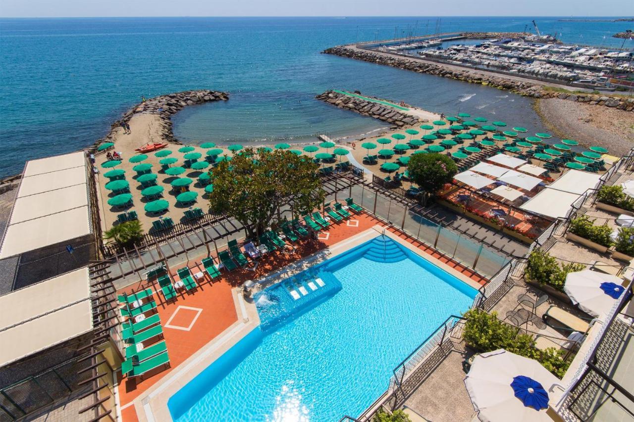 Hotel Bellevue Et Mediterranee Diano Marina Exterior foto